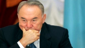 Президент поручил тщательно расследовать причины пожара на складе близ Астаны