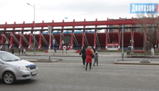 trahayut-krovati-devki-pod-skorostyu-tetki
