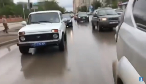 В Сети появилось видео актюбинского полицейского в депрессии