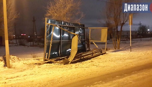 Народный репортер. Опрокинулась автобусная остановка