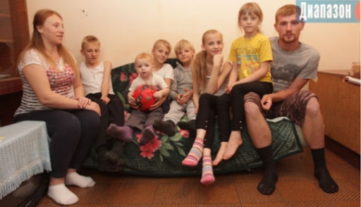 В семье детдомовцев, у которой нет жилья, родился 7-й ребёнок